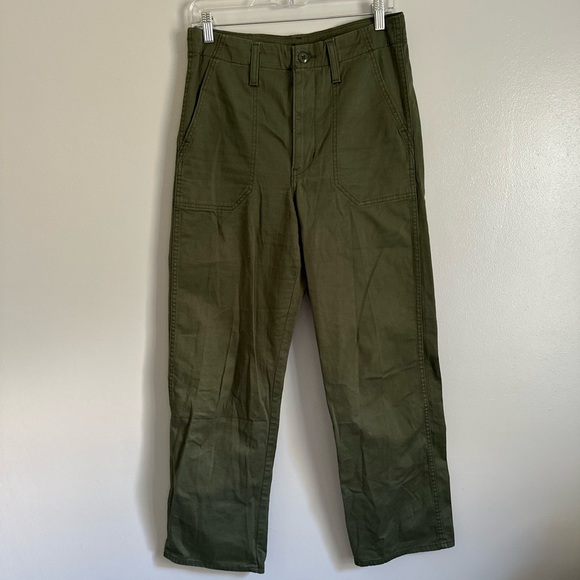 Levi's Olive Green Ankle Cropped Pants Size 28 - Picture 1 of 2